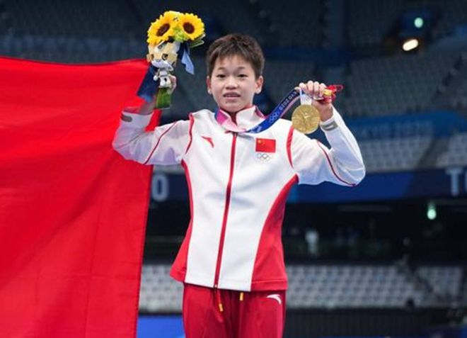 半岛体育登入-实力碾压，运动员登上最高领奖台的简单介绍