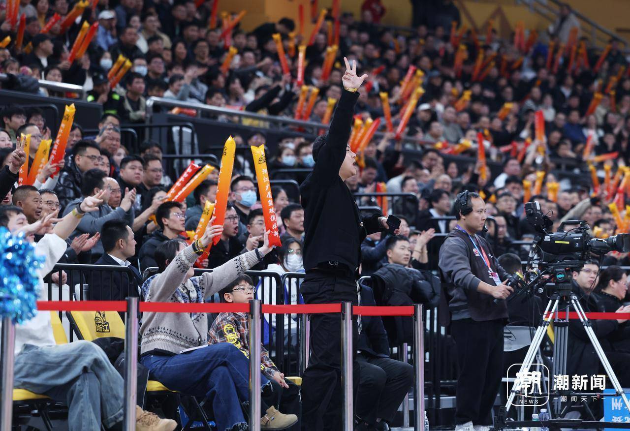 包含贵州男篮成功实现连胜，胜利势头愈发强劲带领球队迈进的词条