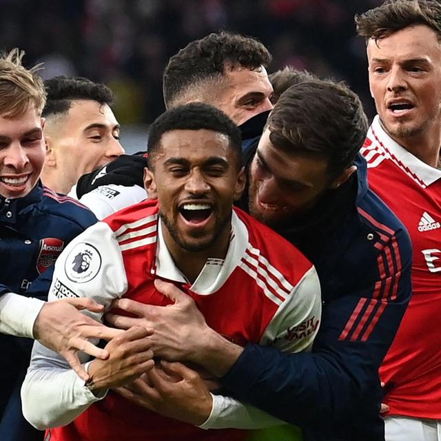 半岛体育平台官网-英雄球员助攻破门，帮助球队获胜