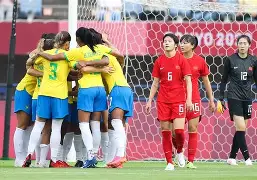 半岛体育平台官网-肯尼亚女足气势如虹，勇敢向前